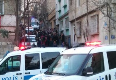 Çözemeye çalıştığı salıncağın ipi boğazına dolandı