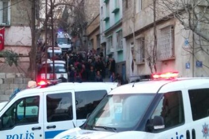 Çözemeye çalıştığı salıncağın ipi boğazına dolandı 