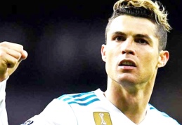 Cristiano Ronaldo, 21. yüzyılın en iyi futbolcusu ödülüne layık görüldü