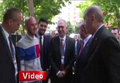Cumhurbaşkanı Erdoğan Arjantin'de gençlerle sohbet etti
