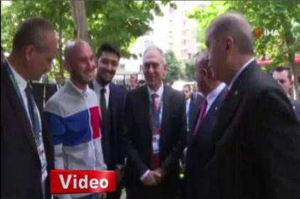 Cumhurbaşkanı Erdoğan Arjantin&#039;de gençlerle sohbet etti