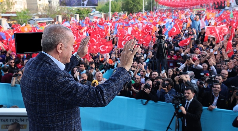 Cumhurbaşkanı Erdoğan: “Ekonomik sıkıntı ve hayat pahalılığını yine biz çözeceğiz”