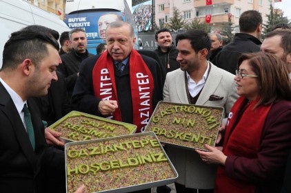 Cumhurbaşkanı Erdoğan Gaziantep&#8217;te her adımda bir sürprizle karşılaştı 
