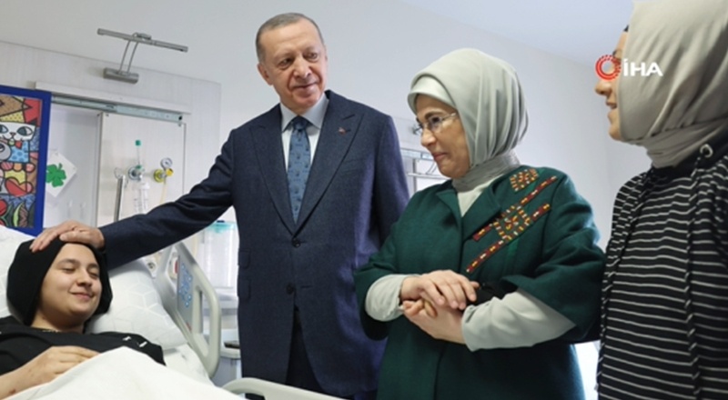 Cumhurbaşkanı Erdoğan, İslahiye ve Nurdağı’nda depremzedeleri ziyaret etti