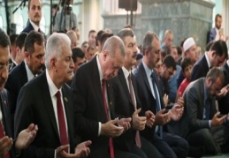 Cumhurbaşkanı Recep Tayyip Erdoğan hatim törenine katılarak Kuran okudu
