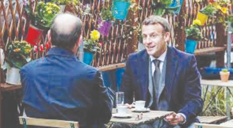 Cumhurbaşkanı ve başbakan sıradan vatandaş gibi kafede