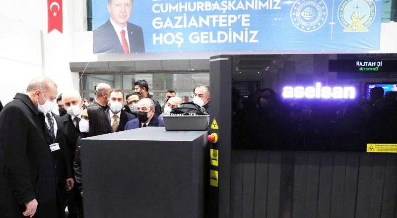 Cumhurbaşkanı, yerli X-ray cihazını  incelendi