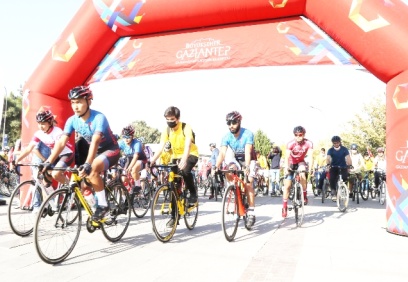“Cumhuriyet Bisiklet Turu”nda 150 kişi pedal çevirdi