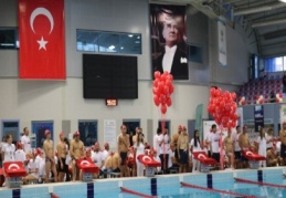 Cumhuriyetin 96. yıl dönümü için 96 dakika yüzdüler 