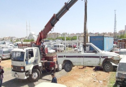 Çürümeye terkedilmiş 310 araç geri dönüşüme kazandırılıyor