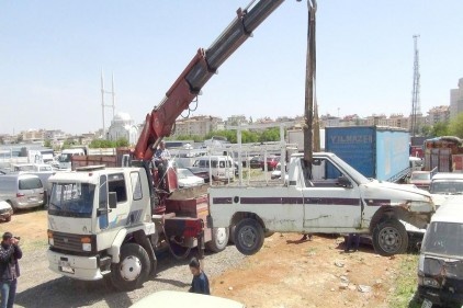 Çürümeye terkedilmiş 310 araç geri dönüşüme kazandırılıyor