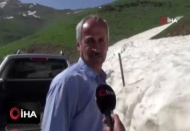 Dağlardan topladıkları karları ilçede sattılar