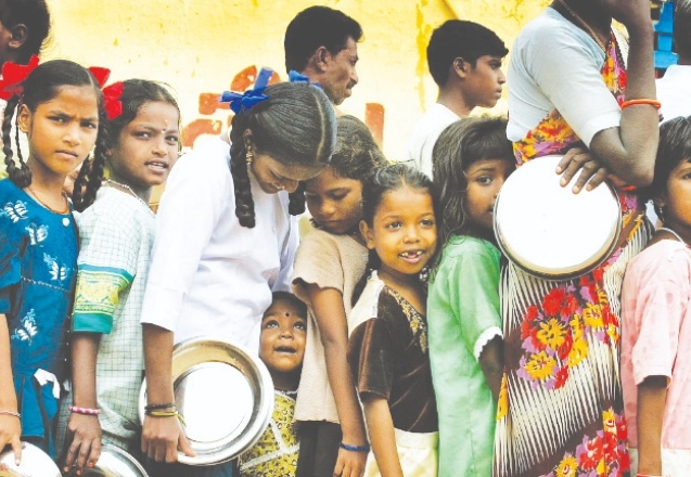 Dakikada 11 kişi açlıktan ölüyor!