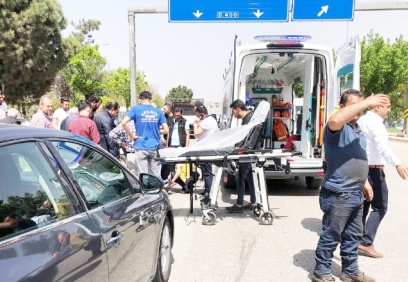 Dakikalarca yerde kaldı