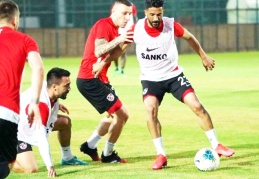 Dar alanda çift kale maç