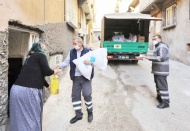 Dar gelirli ailelere gıda yardımı yapılıyor