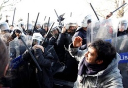 Darbe döneminde askerin yapmaya çalıştığı, bu dönemde polise yaptırılıyor