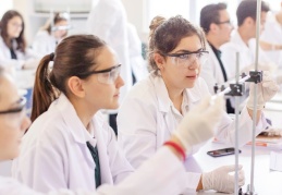 Darüşşafaka 159 yıldan beri kimsesiz öğrencilere el uzatıyor