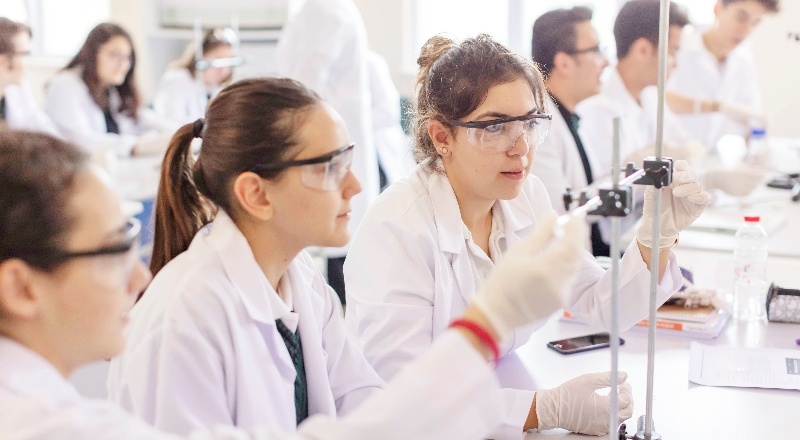 Darüşşafaka 159 yıldan beri kimsesiz öğrencilere el uzatıyor