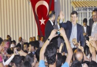 Davutoğlu Suriyeli kardeşlerine Arapça sloganla karşılık verdi