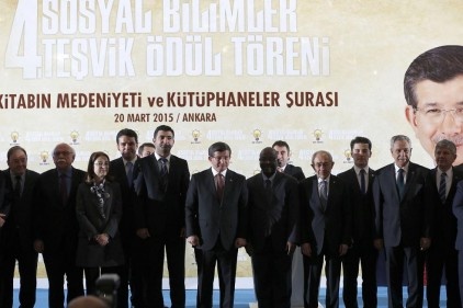 Davutoğlu&#8217;ndan birincilik ödülünü aldı