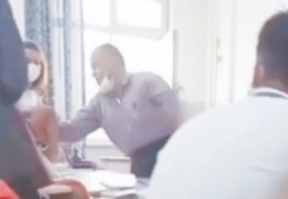 Dayakçı felsefe öğretmeni açığa alındı