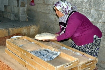 Dededen kalma muhacir ekmeği geleneğini sürdürüyor