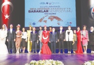 Defilede, Barak motifleri ve renkleri sergilendi