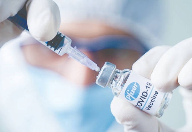 Delta virüsünün tek çaresi aşı olmak, normalleşmede geri adım atabiliriz