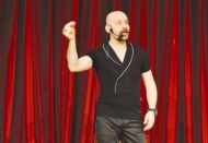 Demirci öğrencileri hem güldürdü hem düşündürdü