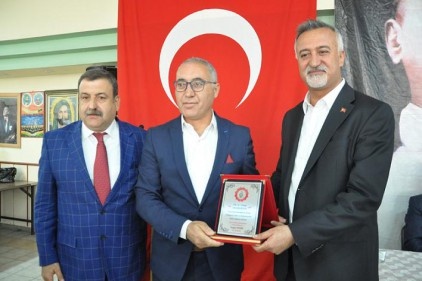 Demirdelen yerini yeni İsmet Kurt&#8217;a devretti