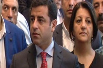 Demirtaş: Öcalan silah bırakma çağrısı için hazır bekliyor