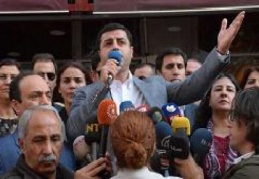 Demirtaş: OHAL ile ayakta duruyorlar 