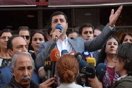Demirtaş: OHAL ile ayakta duruyorlar 