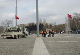 Demokrasi Meydanı Başbakan için hazır