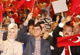 Demokrasi Meydanı’nı dolduran vatandaşlara teşekkür etti