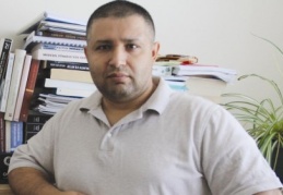 Demokrasinin filiz vermesi için iktisadi refahın varlığı elzemdir
