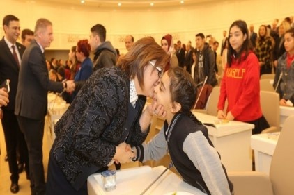 Demokrasinin hayatımızdan hiç çıkmaması gerekiyor