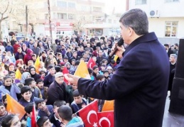 Demokrasiye sahip çıkmanın, geleceğe sahip çıkmak olduğunu çok iyi biliyoruz