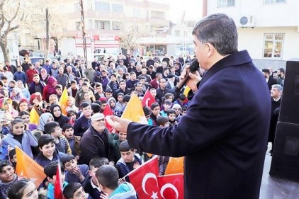 Demokrasiye sahip çıkmanın, geleceğe sahip çıkmak olduğunu çok iyi biliyoruz