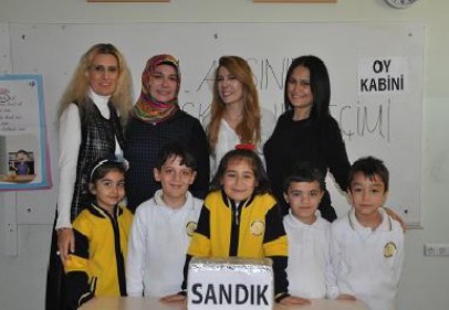 Demokrasiyi sandık başına giderek öğreniyorlar