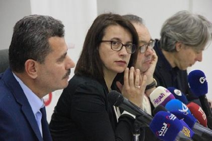 Demokrasiyi savunan tarafı destekliyoruz