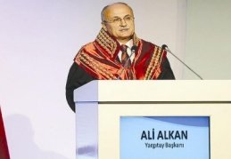 Demokratik toplumlarda sahip olunan değerler dayatmayla değil, toplumsal kabulle oluşur