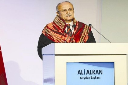 Demokratik toplumlarda sahip olunan değerler dayatmayla değil, toplumsal kabulle oluşur