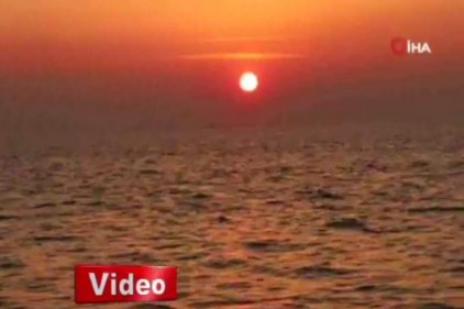 Deniz üstündeki gün batımı hayran bıraktı