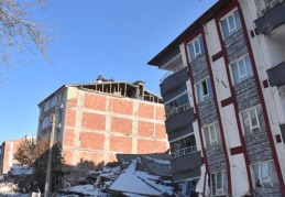 Deprem anları güvenlik kamerasına yansıdı, ortaya çarpıcı görüntüler çıktı
