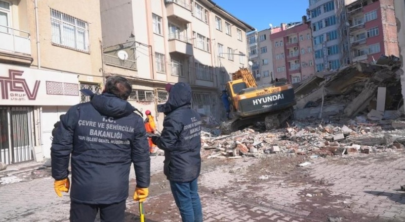 Deprem bölgelerinde 830 bin 783 binadaki 3 milyon 273 bin 605 bağımsız birimde hasar tespit çalışması yapıldı