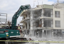 Deprem bölgesinde inşası süren 16 bin binanın yüzde 98'i için yıkım kararı
