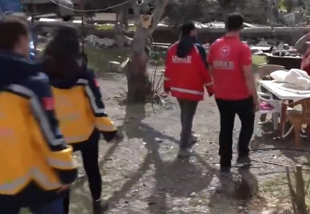 Deprem bölgesinde sağlık taraması yapılıyor