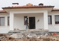 Deprem bölgesinde yapılan köy evlerinin ilk etabı bayramda teslim ediliyor